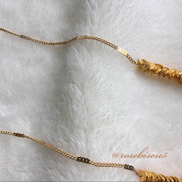 ✨Delicate Labradorite + 24K Gold Ruffle Necklace - Picture 7 of 8